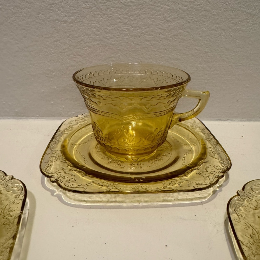 Vintage 1930s Patrician Spoke Amber Federal Glass Cups w/Plates (Selling as set)